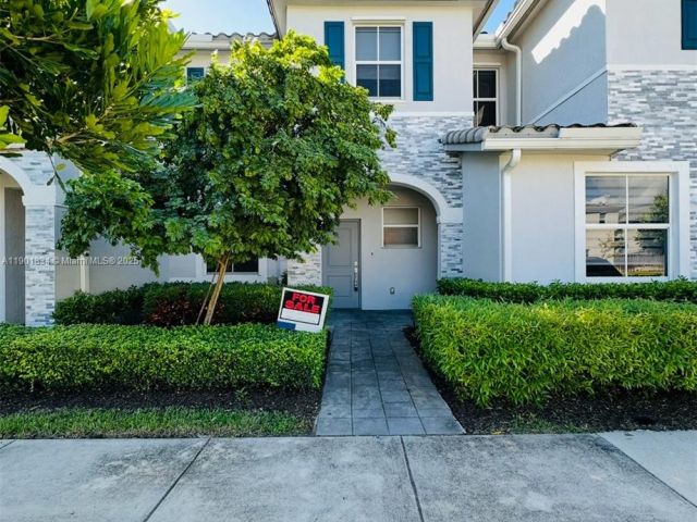 Дом в аренду по адресу 2664 SE 19th St 2664 - фото 7451487