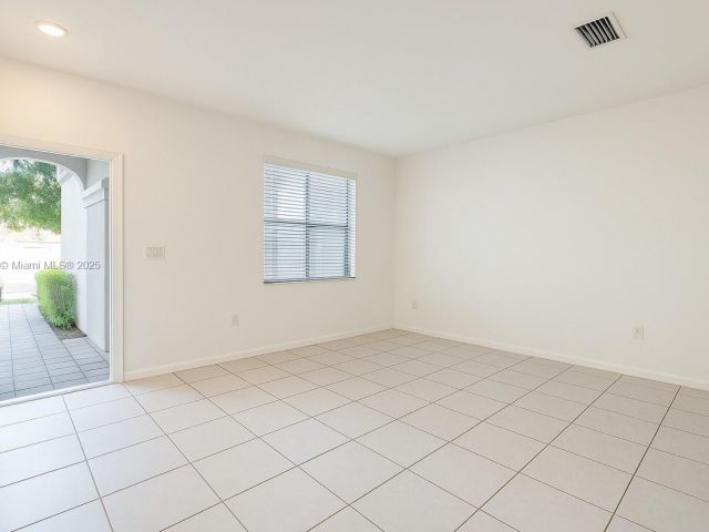 Дом в аренду по адресу 2664 SE 19th St 2664 - фото 7451488