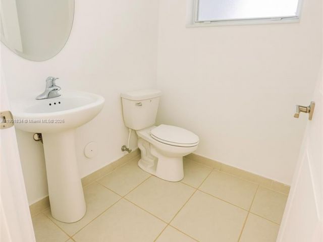 Дом в аренду по адресу 2664 SE 19th St 2664 - фото 7451489