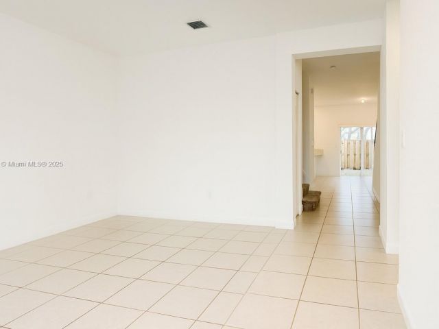 Дом в аренду по адресу 2664 SE 19th St 2664 - фото 7451495