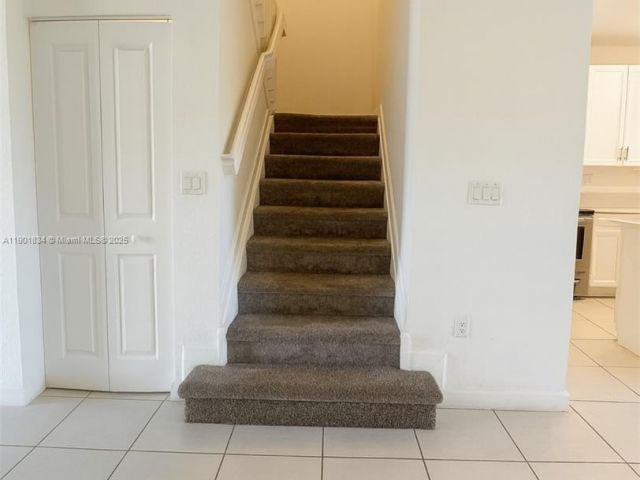 Дом в аренду по адресу 2664 SE 19th St 2664 - фото 7451496