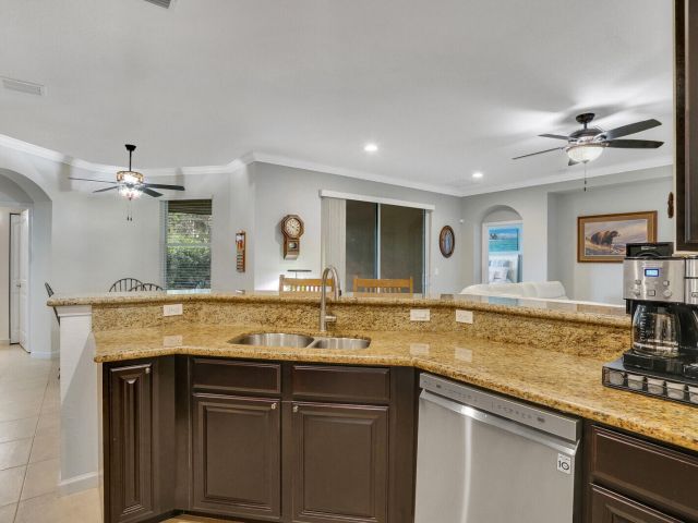 Продажа дома по адресу 9328 Silent Oak Circle - фото 6712863