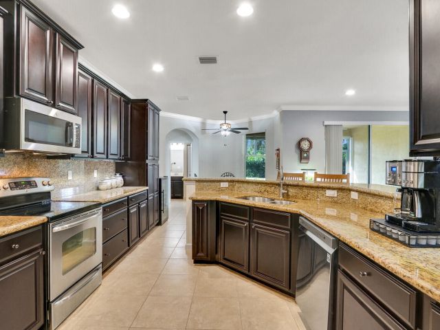 Продажа дома по адресу 9328 Silent Oak Circle - фото 6712864