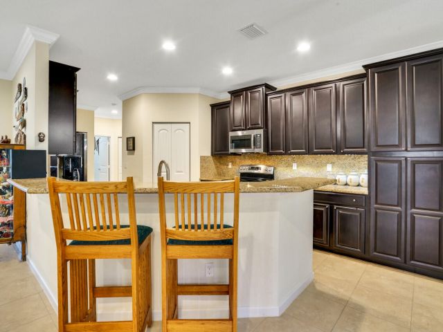 Продажа дома по адресу 9328 Silent Oak Circle - фото 6712865