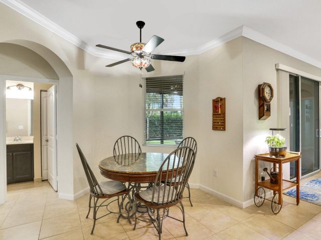 Продажа дома по адресу 9328 Silent Oak Circle - фото 6712866