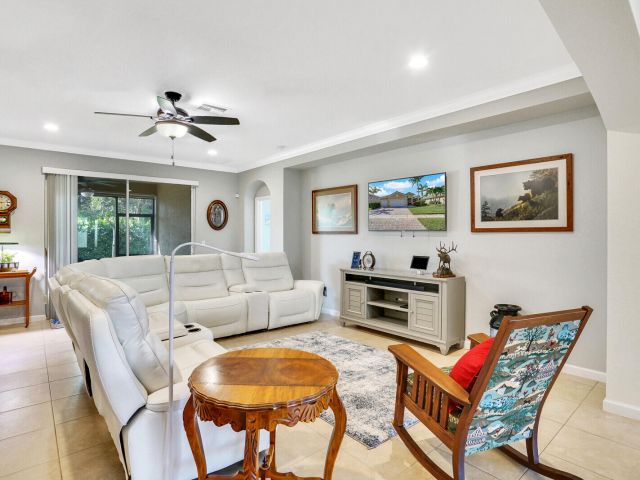 Продажа дома по адресу 9328 Silent Oak Circle - фото 6712869