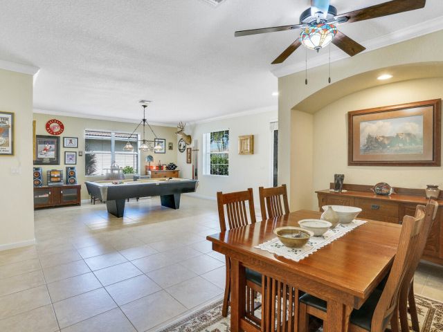 Продажа дома по адресу 9328 Silent Oak Circle - фото 6712870