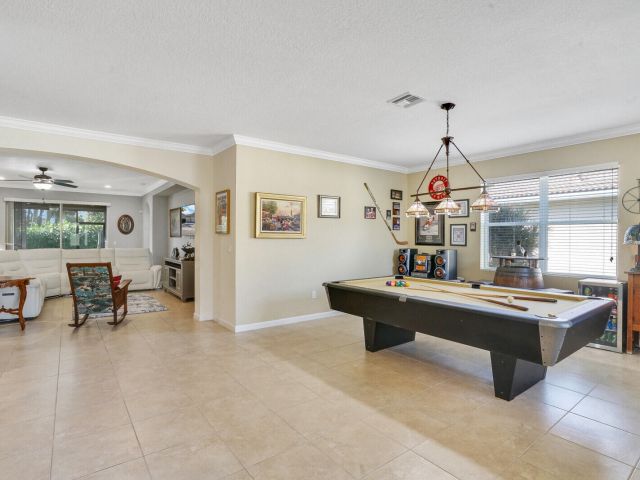 Продажа дома по адресу 9328 Silent Oak Circle - фото 6712873