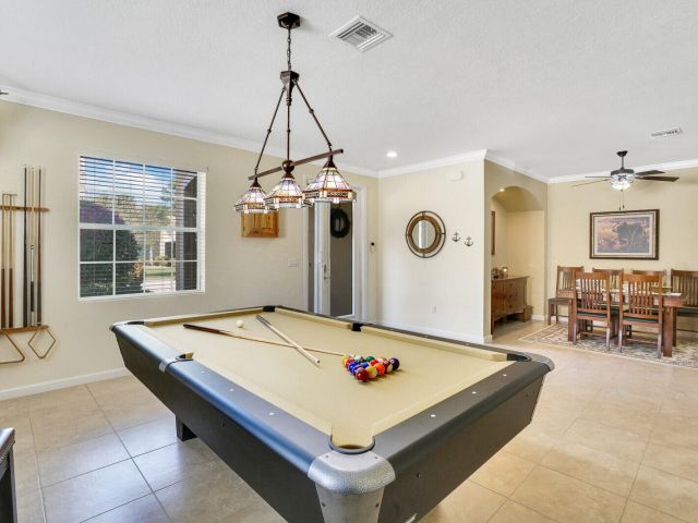 Продажа дома по адресу 9328 Silent Oak Circle - фото 6712874