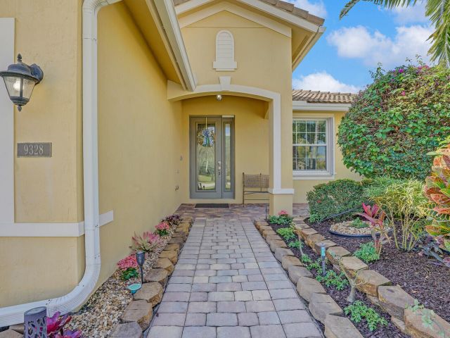 Продажа дома по адресу 9328 Silent Oak Circle - фото 6712875