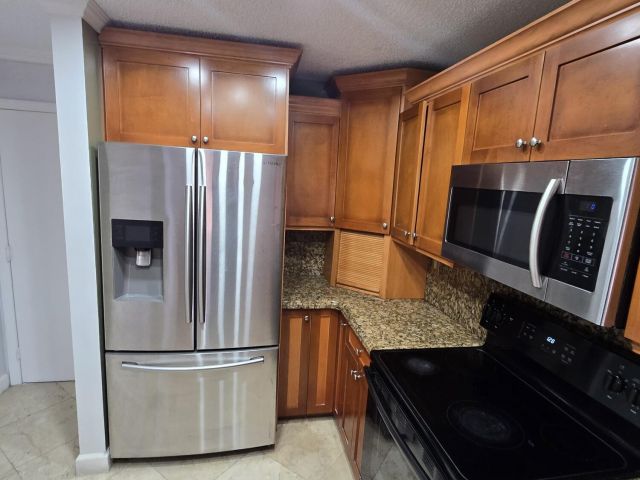 Дом в аренду по адресу 18110 SW 139th Court - фото 6713166