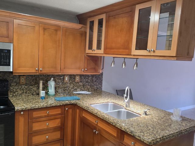 Дом в аренду по адресу 18110 SW 139th Court - фото 6713168