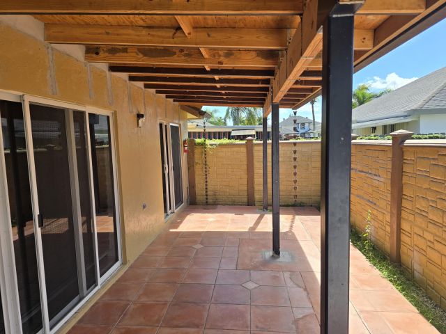 Дом в аренду по адресу 18110 SW 139th Court - фото 6713170