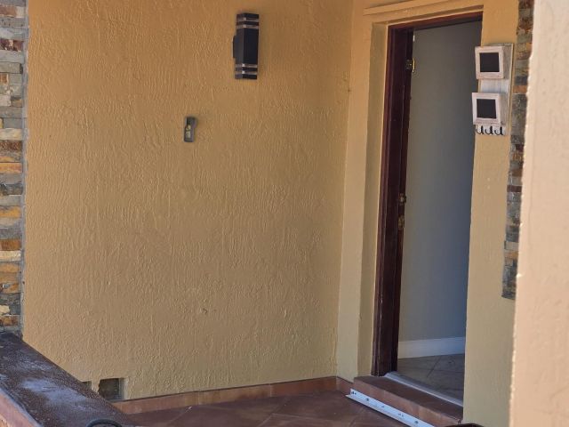 Дом в аренду по адресу 18110 SW 139th Court - фото 6713171