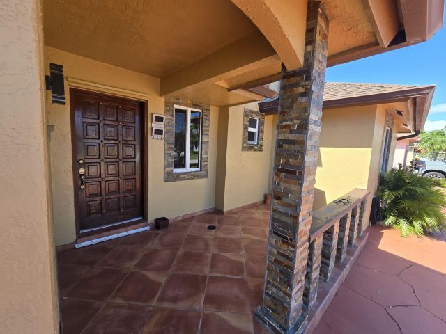 Дом в аренду по адресу 18110 SW 139th Court - фото 6713172