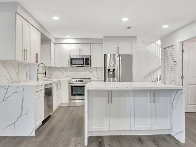 Продажа дома по адресу 10104 Country Brook Road - фото 6703999