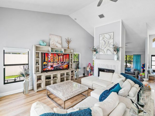 Продажа дома по адресу 1338 SW 3rd Street - фото 6703649