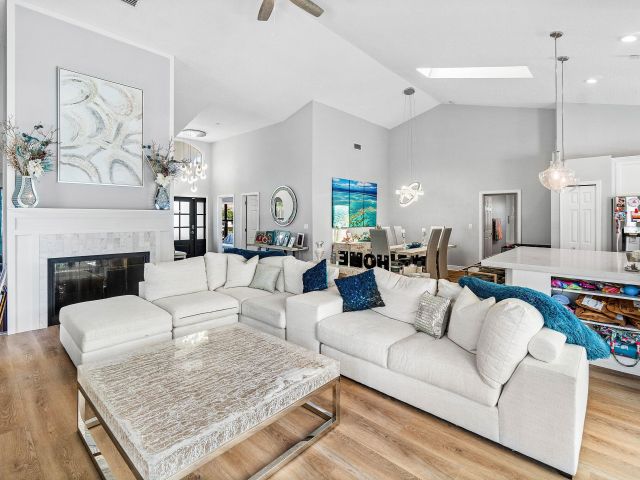 Продажа дома по адресу 1338 SW 3rd Street - фото 6703650