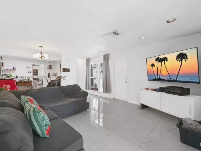 Продажа дома по адресу 10610 SW 128th Ave - фото 9111576