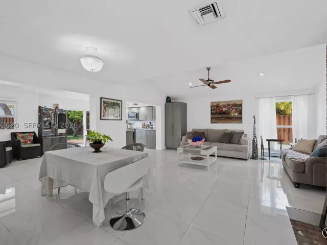 Продажа дома по адресу 10610 SW 128th Ave - фото 9111584