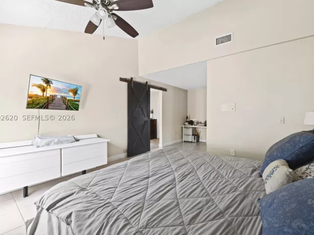 Продажа дома по адресу 10610 SW 128th Ave - фото 9111597