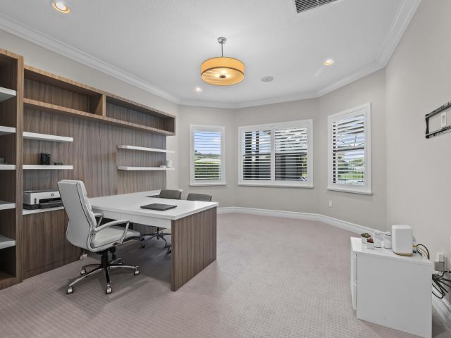 Продажа дома по адресу 9795 Rennes Lane - фото 6713046