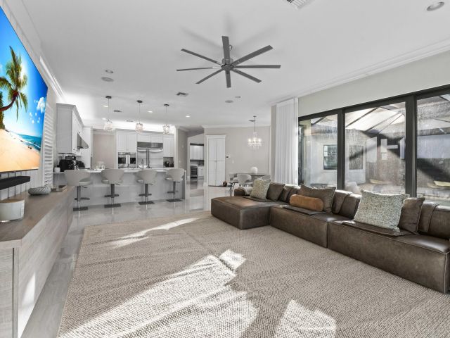 Продажа дома по адресу 9795 Rennes Lane - фото 6713049