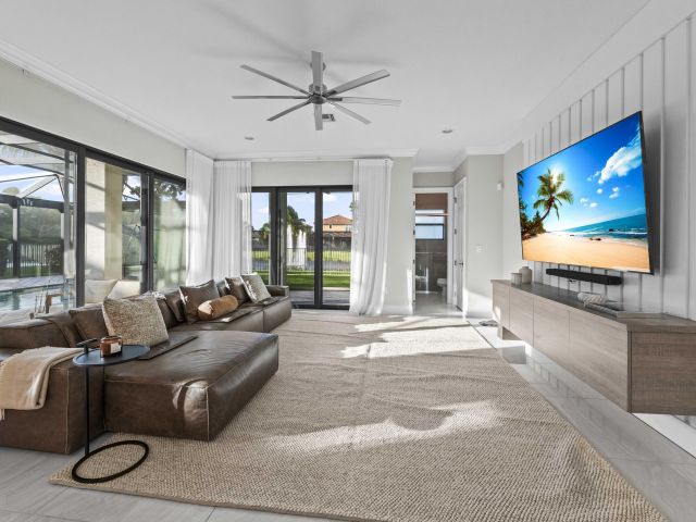 Продажа дома по адресу 9795 Rennes Lane - фото 6713050