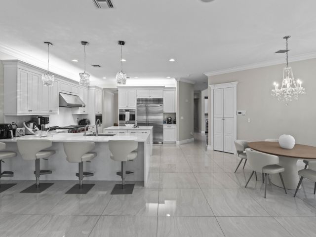 Продажа дома по адресу 9795 Rennes Lane - фото 6713053