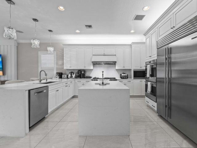 Продажа дома по адресу 9795 Rennes Lane - фото 6713054