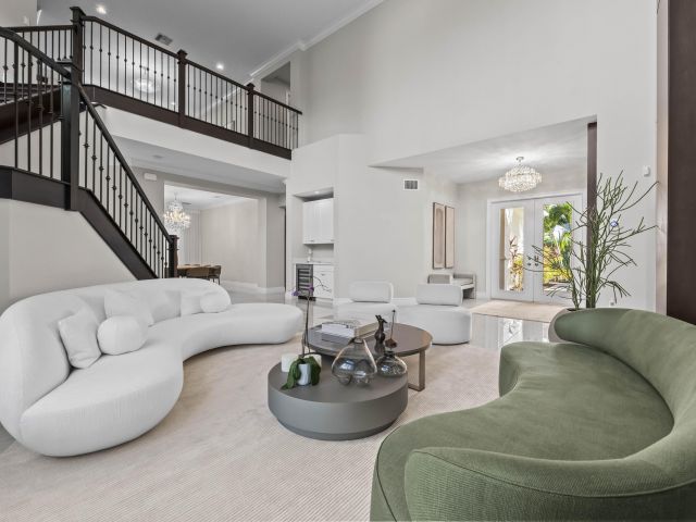 Продажа дома по адресу 9795 Rennes Lane - фото 6713059