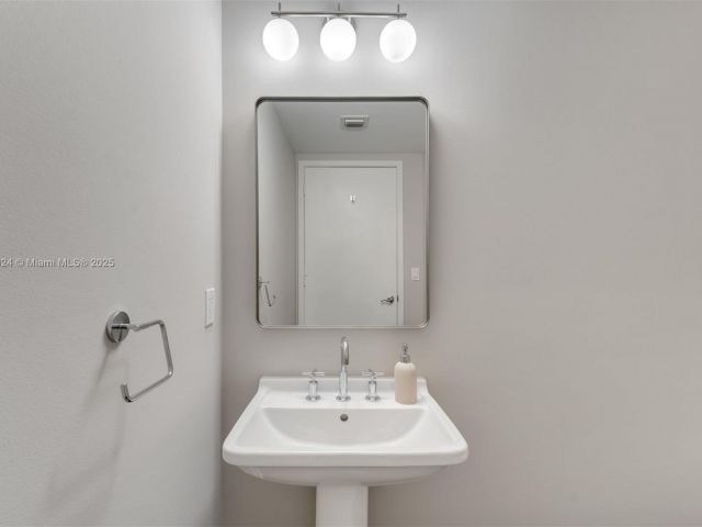 Продажа квартиры #3605 - фото 6711357