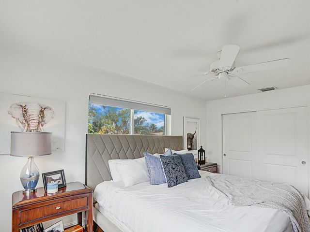 Продажа дома по адресу 455 NE 34th Street - фото 6781275