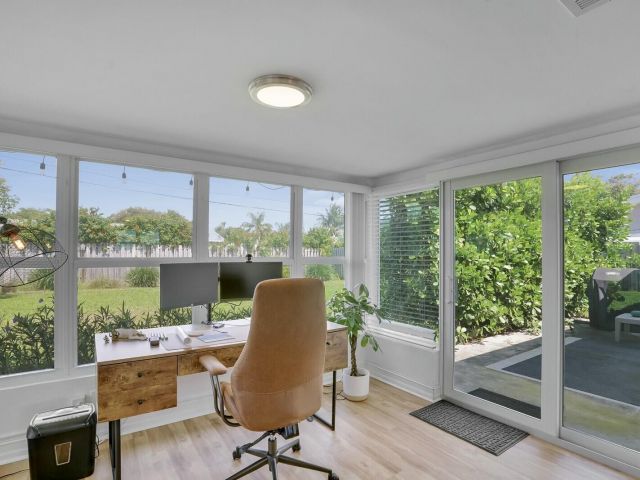 Продажа дома по адресу 455 NE 34th Street - фото 6781283