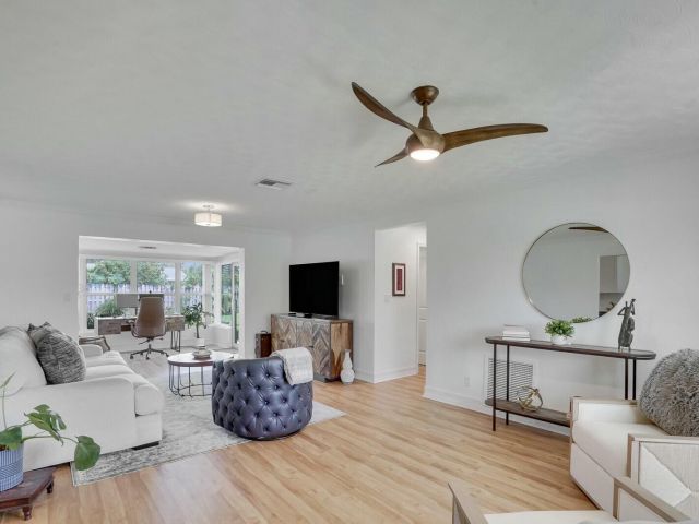 Продажа дома по адресу 455 NE 34th Street - фото 6781287