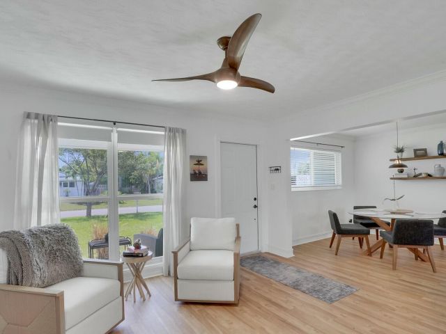 Продажа дома по адресу 455 NE 34th Street - фото 6781288