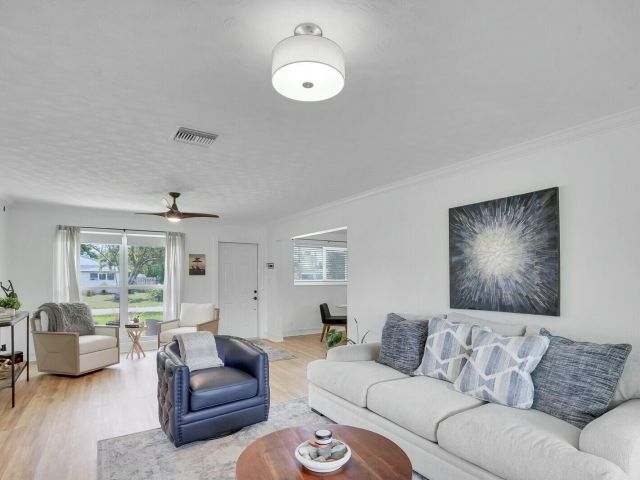 Продажа дома по адресу 455 NE 34th Street - фото 6781293