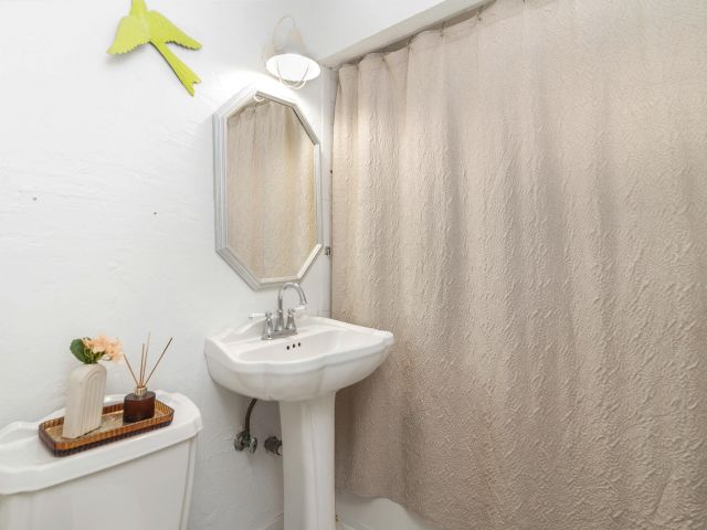 Продажа дома по адресу 341 Nottingham Boulevard - фото 6708282