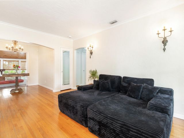 Продажа дома по адресу 341 Nottingham Boulevard - фото 6708287