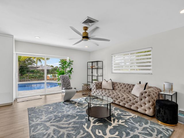 Дом в аренду по адресу 891 SW Hickory Terrace - фото 6705465