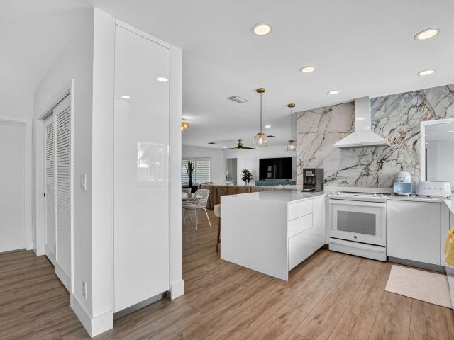 Дом в аренду по адресу 891 SW Hickory Terrace - фото 6705466