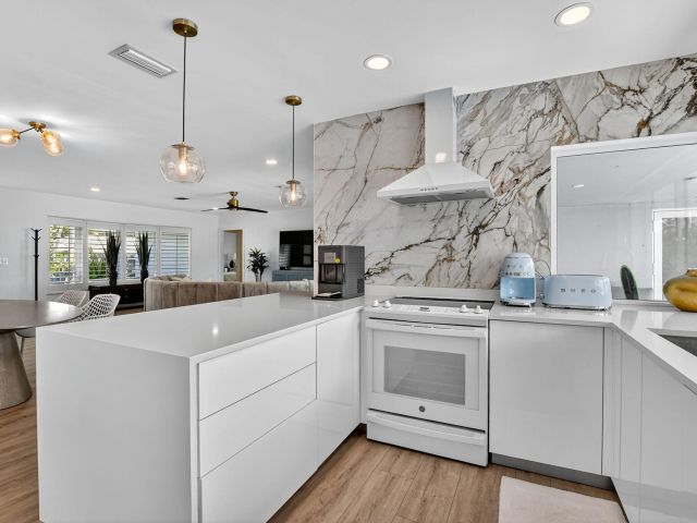 Дом в аренду по адресу 891 SW Hickory Terrace - фото 6705474