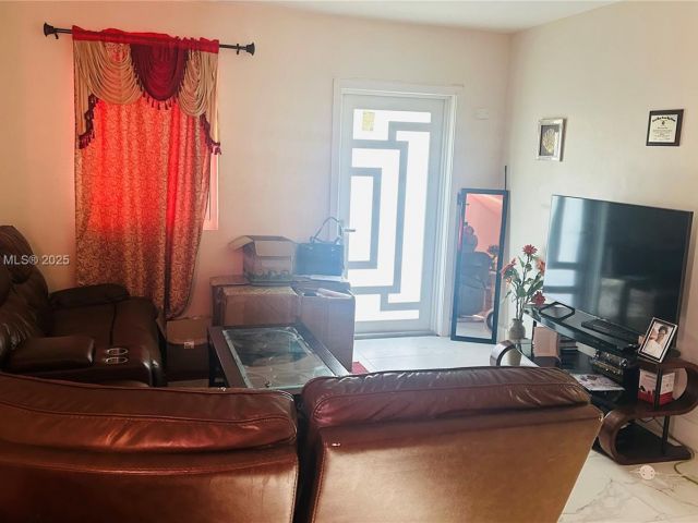 Продажа дома по адресу 1740 NW 126th St - фото 7455780