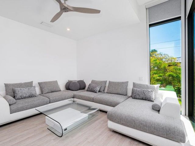 Дом в аренду по адресу 925 NE 6th Street - фото 6707418