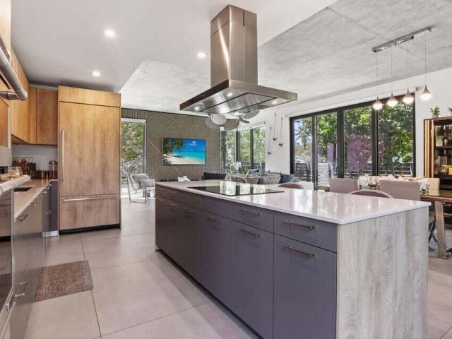 Дом в аренду по адресу 925 NE 6th Street - фото 6707428