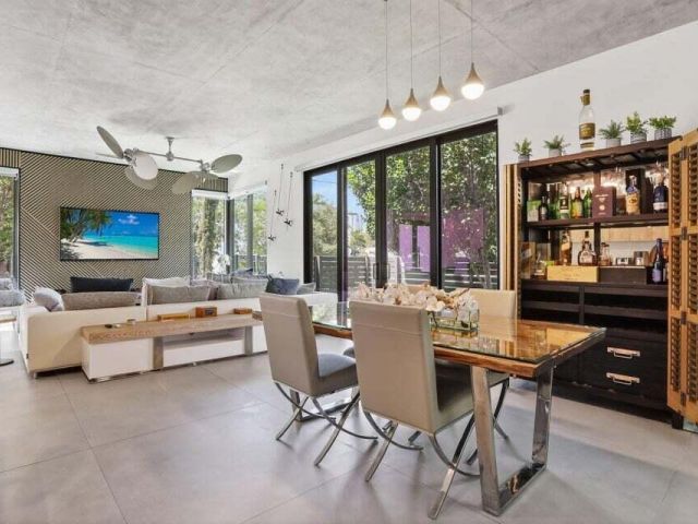 Дом в аренду по адресу 925 NE 6th Street - фото 6707431