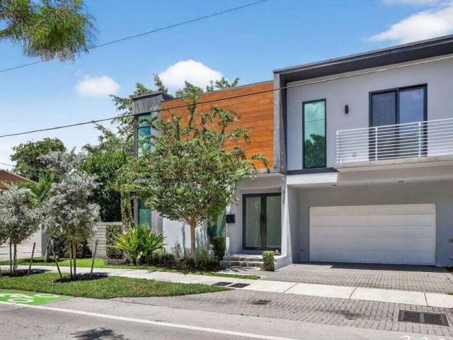 Дом в аренду по адресу 925 NE 6th Street - фото 6707436