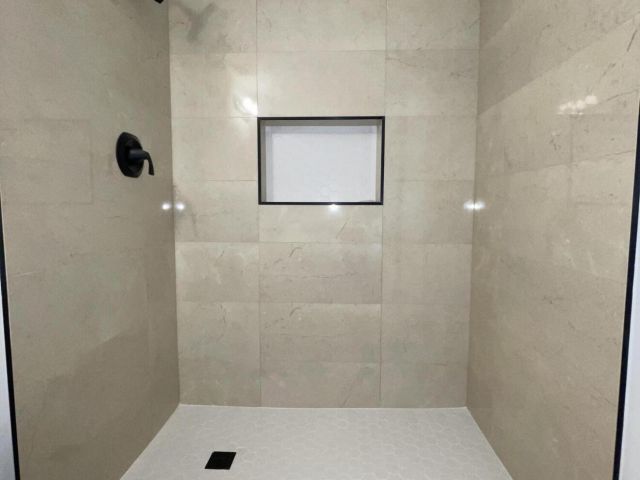 Дом в аренду по адресу 3764 Victoria Drive - фото 6729367