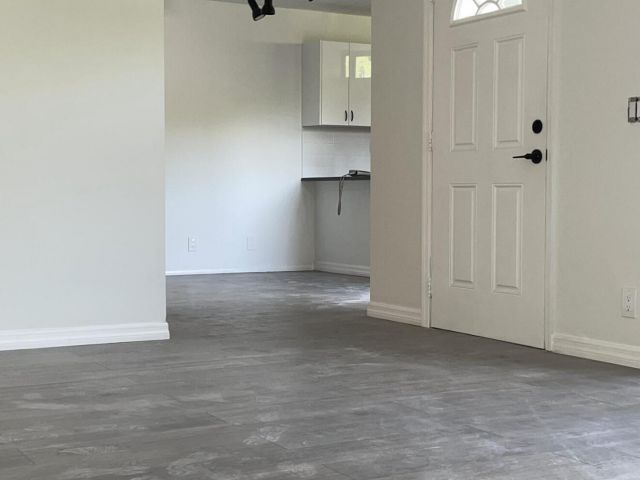 Дом в аренду по адресу 3764 Victoria Drive - фото 6729369