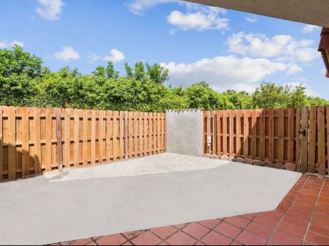 Дом в аренду по адресу 3764 Victoria Drive - фото 6729373